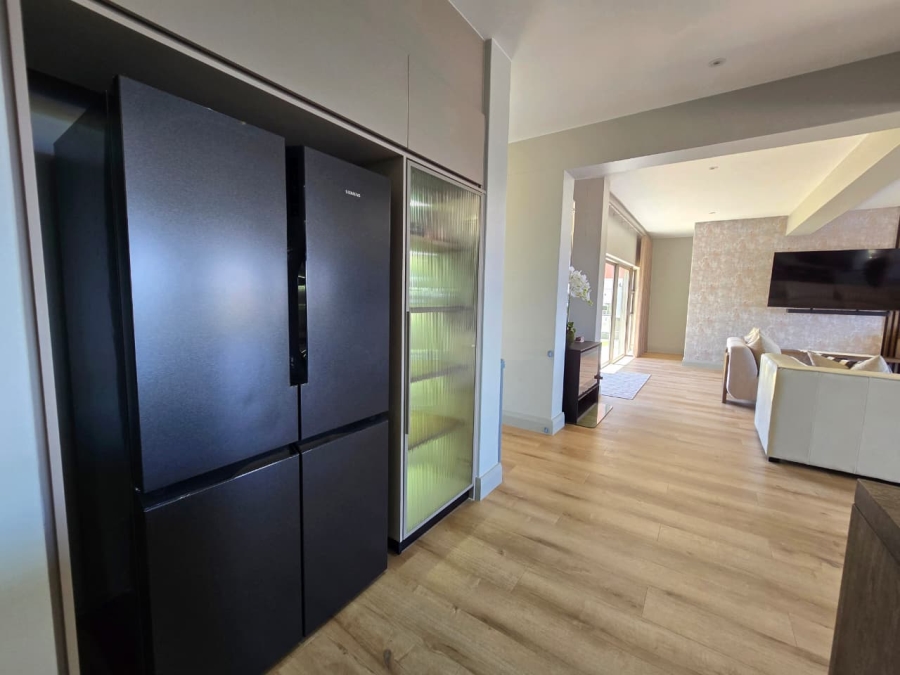 4 Bedroom Property for Sale in Outeniqua Strand Western Cape